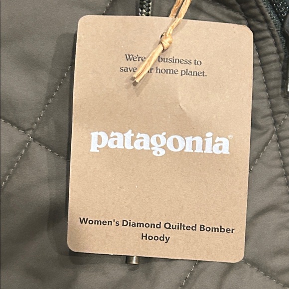 PATAGONIA | Women's Diamond Quilted Bomber Hoody - Picture 5 of 12